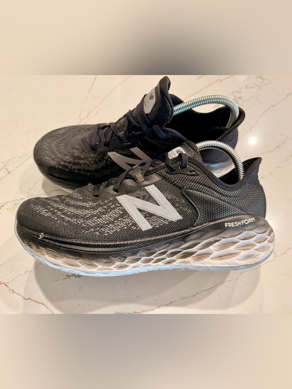 New Balance Fresh Foam More V2 Women's Running Shoe Black/ White  Size 9.5 - Picture 2 of 7